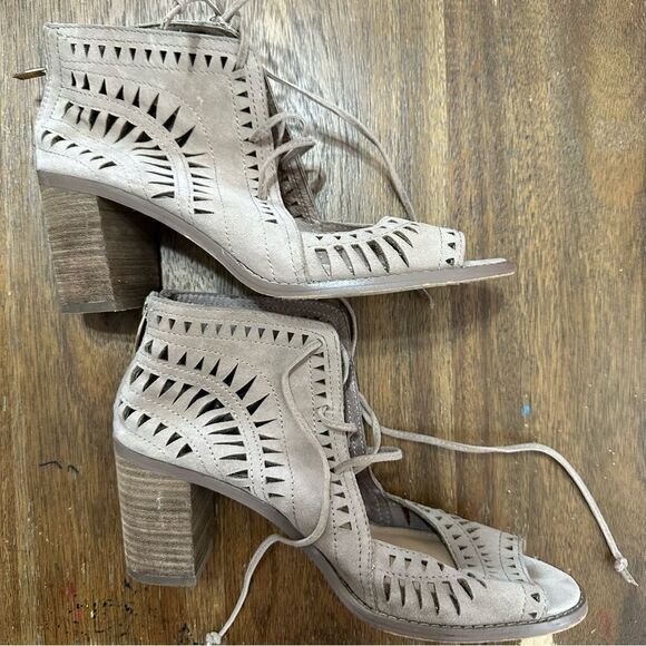 Vince Camuto Size 8 Tarita Suede Lace Up Heels - Picture 2 of 7